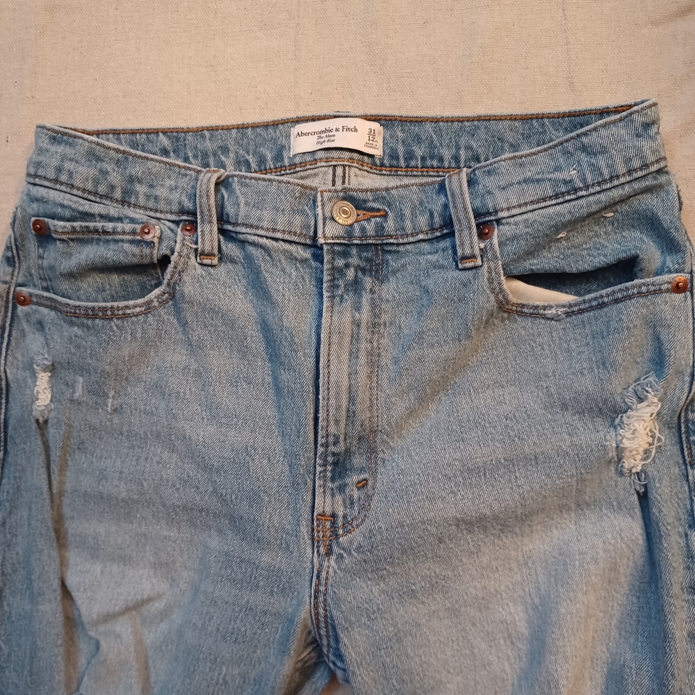 Abercrombie & Fitch The Mom High Rise Cropped Jeans Women's Size 12/Waist 31